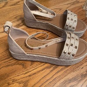 Espadrille sandals w gold studs